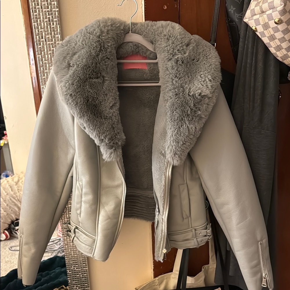 Chic Gray Teddy Jacket with Faux Fur Collar